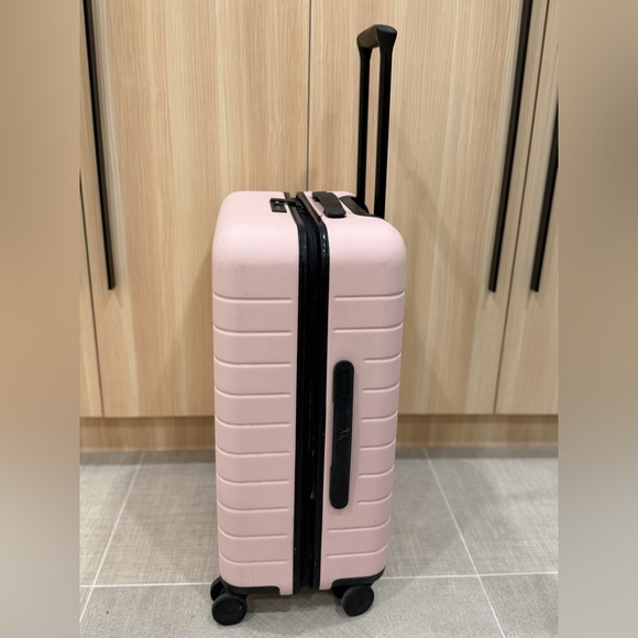 Away Blush Pink Bigger Carry on Luggage - Picture 4 of 11